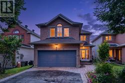 29 NORTOBA CRESCENT  Ottawa, ON K2T 1G9