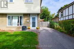 316 HOLLYBERRY TRAIL  Toronto, ON M2H 2P4