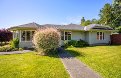 4722 Cruickshank Pl Courtenay, BC V9N 4B6