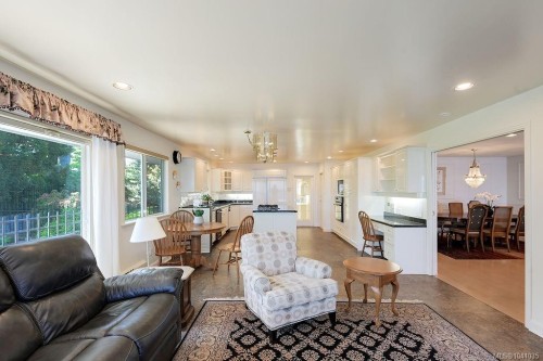 3565 Beach Dr, Oak Bay, BC 