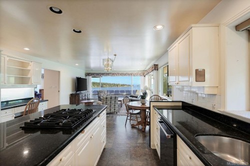 3565 Beach Dr, Oak Bay, BC 