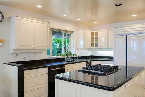 3565 Beach Dr, Oak Bay, BC 