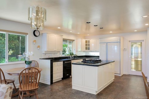 3565 Beach Dr, Oak Bay, BC 
