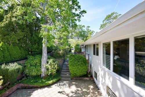 3565 Beach Dr, Oak Bay, BC 
