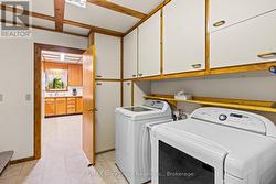 Large entry & main floor laundry - 