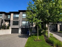 215 Rue du Moissonneur  La Prairie, QC J5R 0P7