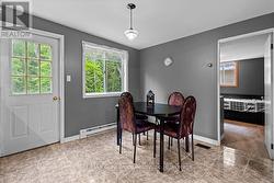 Dining area & backyard access & views - 