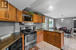Kitchen combined with dining area - 