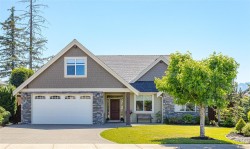497 Ridgefield Dr  Parksville, BC V9P 0E2