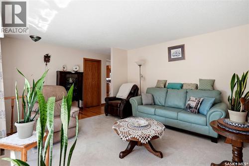 710 3Rd Avenue, Pilot Butte, SK 