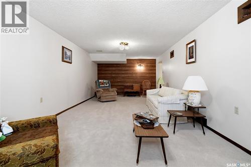 710 3Rd Avenue, Pilot Butte, SK 