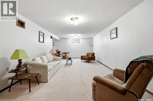 710 3Rd Avenue, Pilot Butte, SK 
