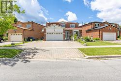 80 WHISTLING HILLS DRIVE Toronto, ON M1V 2B7