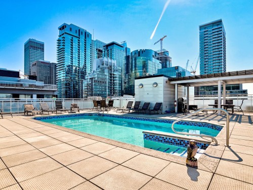 Pool - 604-1235 Rue Bishop, Montréal (Ville-Marie), QC 