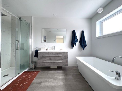 Salle de bains attenante à la CCP - 2-664 Av. Ste-Bernadette, Rouyn-Noranda, QC 