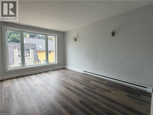 74 WILLIAM Street W Unit# 4 , Waterloo, Ontario N2L 1J7 5