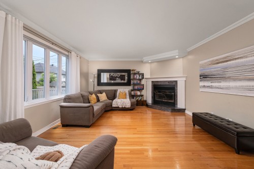 Salle familiale - 5 Rue Brien, Kirkland, QC - Indoor Photo Showing Living Room With Fireplace