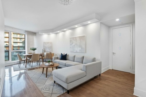 Salon - 303-1025 Rue De La Commune E., Montréal (Ville-Marie), QC 