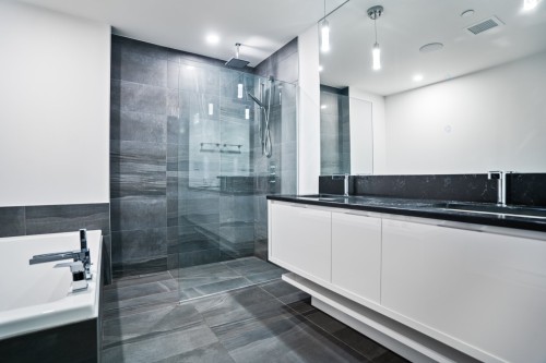 Salle de bains attenante à la CCP - 303-1025 Rue De La Commune E., Montréal (Ville-Marie), QC 