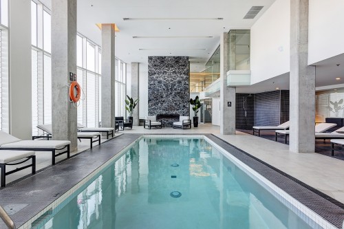 Piscine - 303-1025 Rue De La Commune E., Montréal (Ville-Marie), QC 