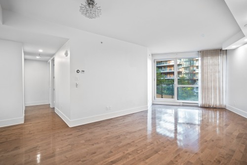 Salon - 303-1025 Rue De La Commune E., Montréal (Ville-Marie), QC 