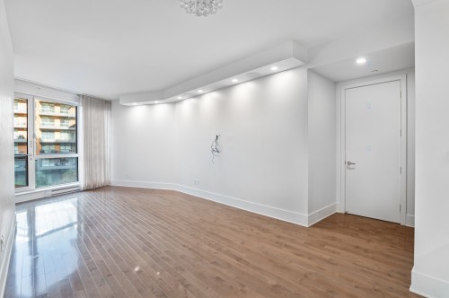 Salon - 303-1025 Rue De La Commune E., Montréal (Ville-Marie), QC 