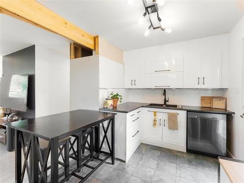 366 Kent Rd, Winnipeg, MB 