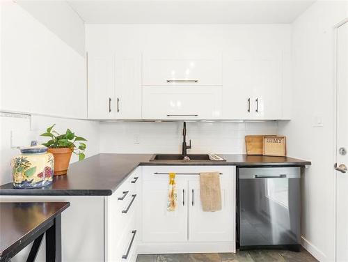 366 Kent Rd, Winnipeg, MB 