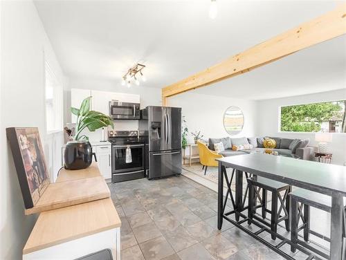 366 Kent Rd, Winnipeg, MB 