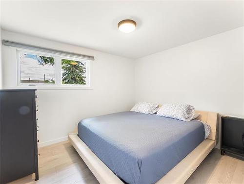 366 Kent Rd, Winnipeg, MB 