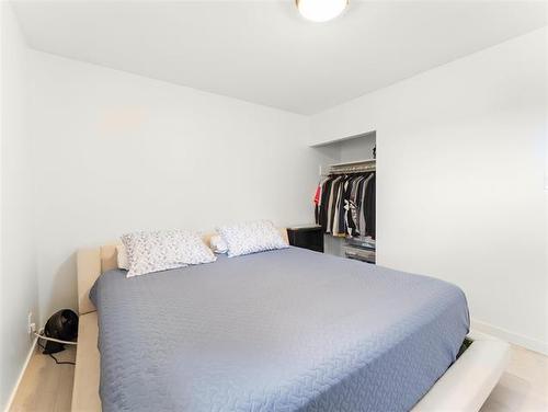 366 Kent Rd, Winnipeg, MB 