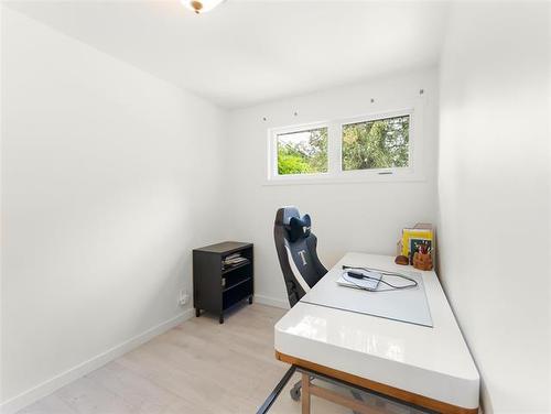 366 Kent Rd, Winnipeg, MB 
