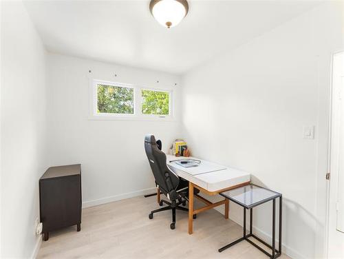 366 Kent Rd, Winnipeg, MB 
