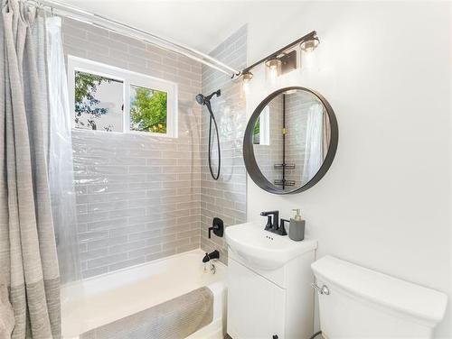 366 Kent Rd, Winnipeg, MB 
