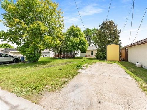 366 Kent Rd, Winnipeg, MB 