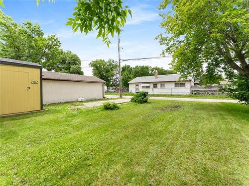366 Kent Rd, Winnipeg, MB 