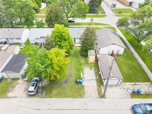 366 Kent Rd, Winnipeg, MB 