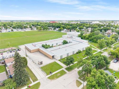 366 Kent Rd, Winnipeg, MB 