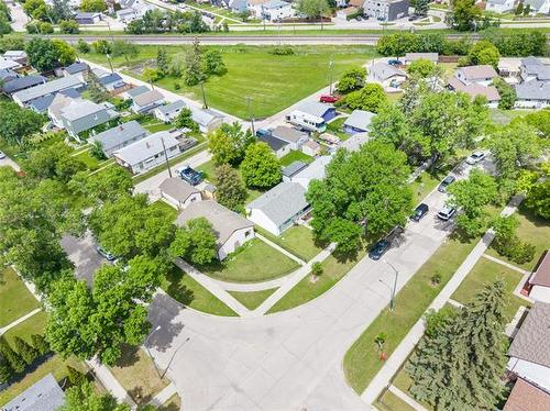 366 Kent Rd, Winnipeg, MB 