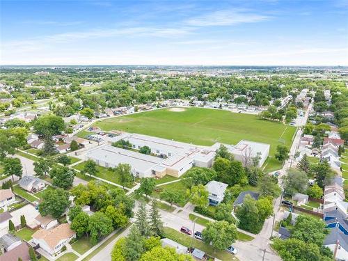 366 Kent Rd, Winnipeg, MB 