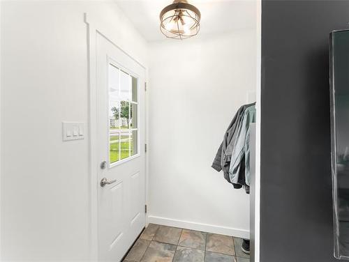 366 Kent Rd, Winnipeg, MB 