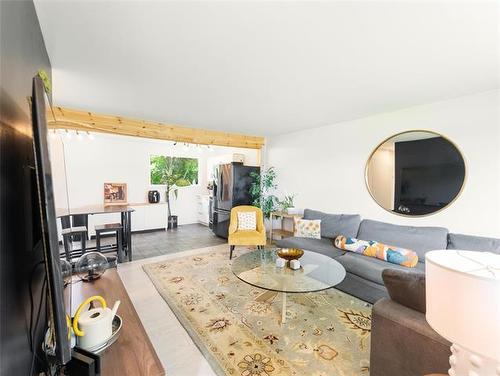 366 Kent Rd, Winnipeg, MB 