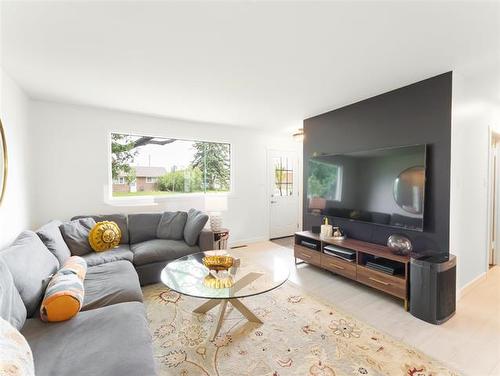 366 Kent Rd, Winnipeg, MB 
