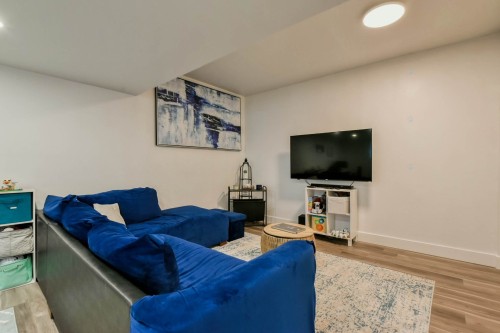 Salle familiale - 433 100E Avenue, Laval (Chomedey), QC - Indoor Photo Showing Living Room