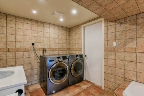Salle de bains - 433 100E Avenue, Laval (Chomedey), QC - Indoor Photo Showing Laundry Room