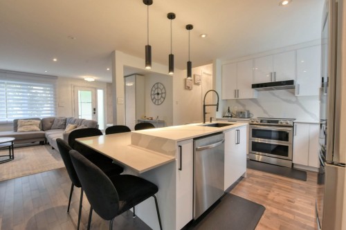 Cuisine - 433 100E Avenue, Laval (Chomedey), QC - Indoor Photo Showing Kitchen With Upgraded Kitchen