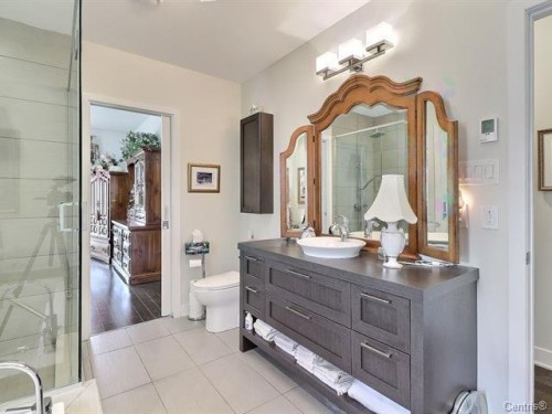 Salle de bains attenante à la CCP - 305-331 Av. De Venise O., Venise-En-Québec, QC - Indoor Photo Showing Bathroom