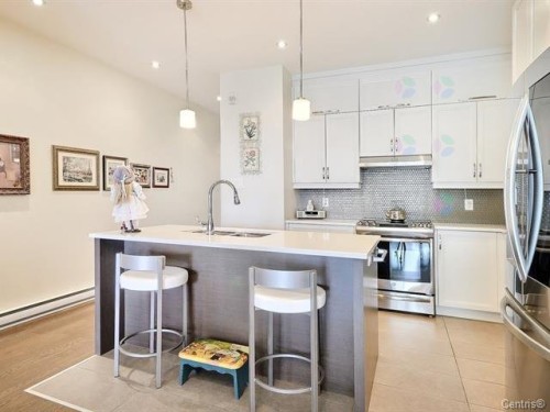 Cuisine - 305-331 Av. De Venise O., Venise-En-Québec, QC - Indoor Photo Showing Kitchen With Upgraded Kitchen