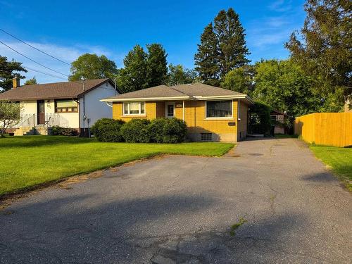 275 Windemere Avenue S  Thunder Bay, ON P7B 4N1