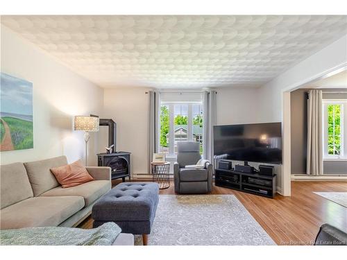 137 Manresa Dr, Fredericton, NB 